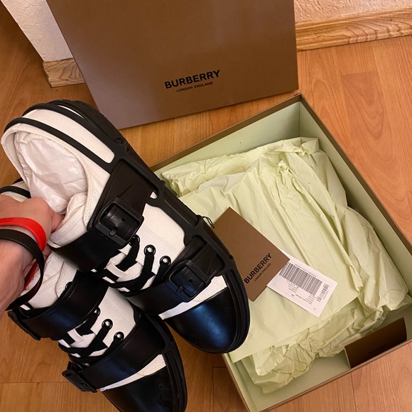 they said it was a 12 but a 46 is a 13 Pretty dope shoes but a little big on me. - Picture 2 of 2